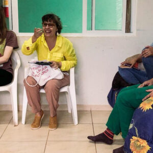 Projeto usa pedagogia cartonera para empoderar mulheres catadoras