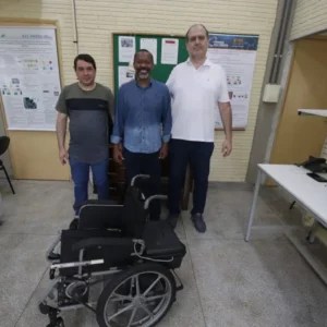 Cadeira de rodas elétrica acionada por voz ou som rende nova patente à UEL