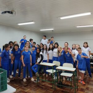 Visita ao clube Raízes da Terra, do Colégio Estadual Armim Matte, de Chopinzinho (Foto/Arquivo pessoal)