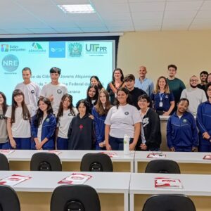 Clubistas do ‘Jovens Alquimistas’ em visita à UTFPR (Foto/Enio Stanzani)