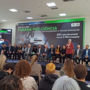 Solenidade de lançamento da Rede de Clubes Paraná Faz Ciência reuniu autoridades, gestores, professores e clubistas no Palácio Iguaçu (Foto: Fabia Ioscote/NAPI PRFC)