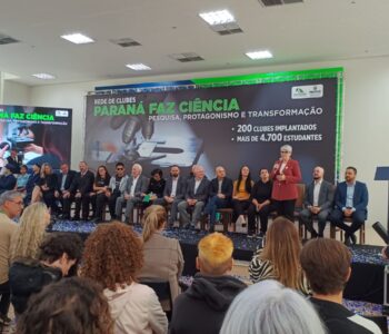 Solenidade de lançamento da Rede de Clubes Paraná Faz Ciência reuniu autoridades, gestores, professores e clubistas no Palácio Iguaçu (Foto: Fabia Ioscote/NAPI PRFC)