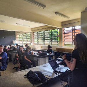 Clubistas do ‘Nutrindo Mentes’ durante palestra da BTNS Amanda Loos Vargas  (Foto/Arquivo pessoal)