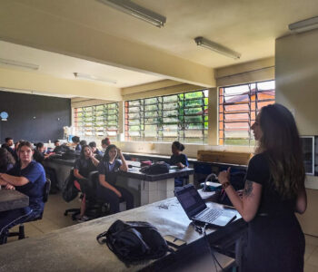 Clubistas do ‘Nutrindo Mentes’ durante palestra da BTNS Amanda Loos Vargas  (Foto/Arquivo pessoal)