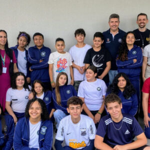 Membros do Clube Ciências “Fazendo Ciência” e coordenadores da UTFPR e NRE de Apucarana. (Foto/Márcia Oliveira de Britto)