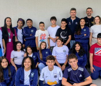 Membros do Clube Ciências “Fazendo Ciência” e coordenadores da UTFPR e NRE de Apucarana. (Foto/Márcia Oliveira de Britto)