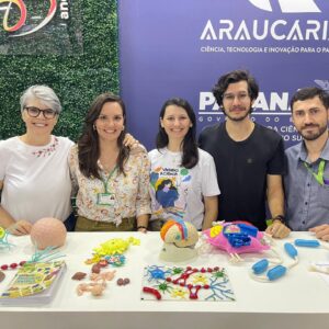 NAPIs movimentam o estande da UEM/Fundação Araucária na Expoingá