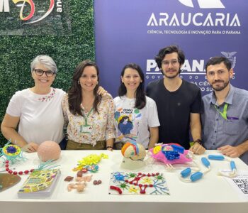 NAPIs movimentam o estande da UEM/Fundação Araucária na Expoingá
