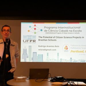 Rodrigo Reis no simpósio “School-Based Citizen Science”, no Óregon, EUA