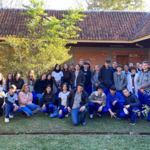 Estudantes do Colégio Estadual do Campo Bispo Dom José Martenetz durante visita aos Laboratórios de Química no Campus Cedeteg da Unicentro. (Foto/Mathias Trindade)