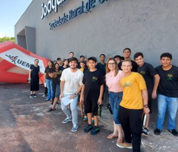 Foto do Clube de Ciências Dengue Bot na Expo Umuarama (Foto/Arquivo pessoal)