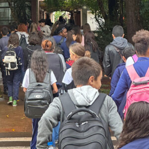 Clubes de Ciência em visita à Universidade Estadual de Londrina (Foto/Mariana Carvalho) 