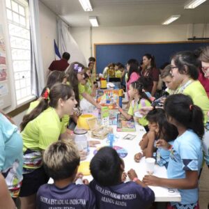Registro da edição anterior da Feira, que reuniu 404 projetos apresentados, de todo o Brasil, inclusive representantes do Paraguai e da Argentina (Divulgação/Itaipu Parquetec - FIciências)