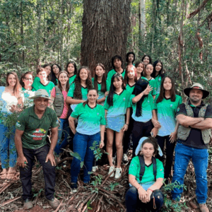Clubistas em atividade na trilha ecológica (foto/arquivo pessoal)