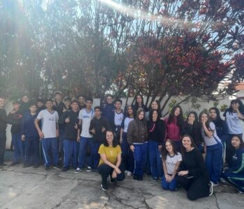 Foto do Clube de Ciências Jovens Cientistas Kennedy em um dia de visita ao clube por parte da equipe da Rede de Clubes Paraná Faz Ciência  (Foto/arquivo pessoal) 