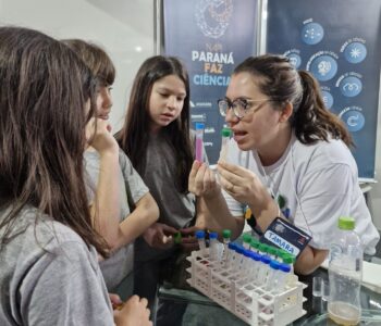 Cientistas são a fonte de maior confiança para os paranaenses, revela pesquisa inédita no estado