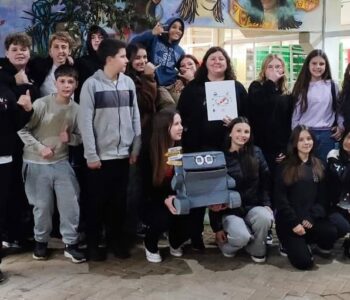 Clubistas do Pilha nas Abelhas após suas apresentações no 8º MIPEEC. (Foto/ifpr.uniaodavitoria - Instagram)