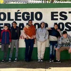 Alunos com projetos finalistas na FENAAH/S (Foto/Arquivo pessoal)