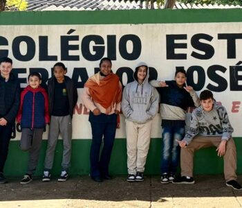 Alunos com projetos finalistas na FENAAH/S (Foto/Arquivo pessoal)