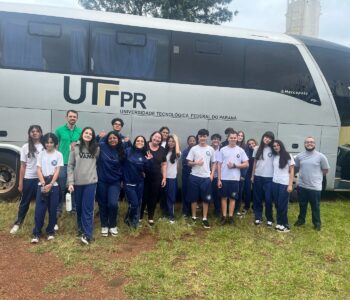 Clube Jovens Alquimistas, em visita ao Campus Apucarana da UTFPR (Foto/Gabriel Cardoso Ribeiro)