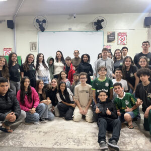 Clube de Umuarama, vinculado à UEM, estuda culturas africana e indígena por meio dos adornos