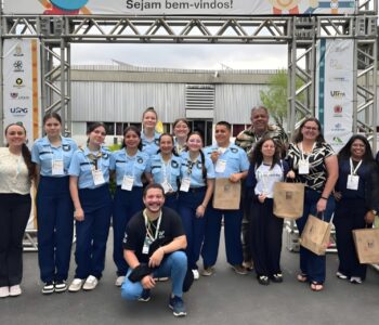 Equipe e parte dos clubes da UNILA na FECCI 2025 (Foto/Arquivo Pessoal)