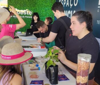 Paraná Faz Ciência leva divulgação científica para o Show Rural 2026
