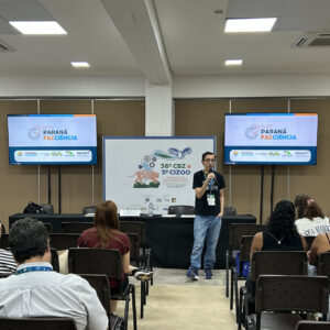 O professor Rodrigo Arantes Reis conduziu uma oficina durante o 36º Congresso Brasileiro de Zoologia e a 3ª Conferência da Zoologia na Indústria, em Foz do Iguaçu. (Foto: Arquivo pessoal)