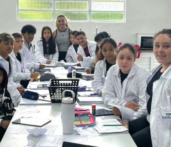 Clube de Ciências do Colégio Prefeito João Maria de Barros, em Campina Grande do Sul, coordenado por Taíza Klemba, inicia o ano com reorganização do grupo e novas perspectivas de pesquisa (Foto/Arquivo do Clube) 