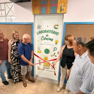 A inauguração do novo Laboratório de Ciências Professora Adélia Lúcia Janik Piovesan, no Colégio Estadual Eugênio de Almeida (Foto/Edinei Cruz/Portal RDX)
