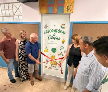 A inauguração do novo Laboratório de Ciências Professora Adélia Lúcia Janik Piovesan, no Colégio Estadual Eugênio de Almeida (Foto/Edinei Cruz/Portal RDX)