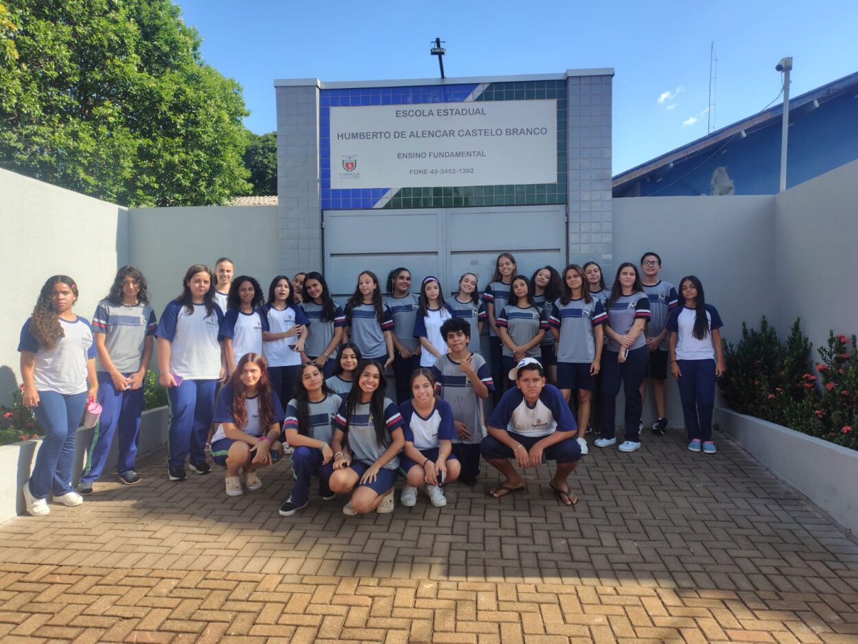A galeria registra a participação dos clubistas na Audiência Pública na Câmara Municipal de Borrazópolis, acompanhando o trajeto desde a saída da Escola Estadual Humberto de Alencar Castelo Branco até o local do evento.
