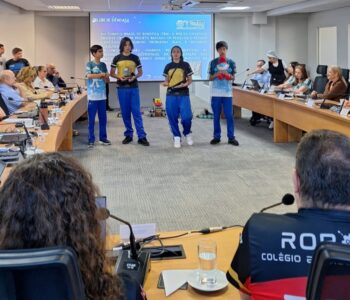 Clubistas do Colégio Estadual do Paraná apresentam projetos durante reunião do Conselho Estadual de Educação (Foto/Arquivo do clube)