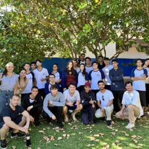 Alunos clubistas do clube Robótica, do Colégio Estadual Olavo Bilac, de Itambé, juntamente do professor coordenador Gilmar e agentes pedagógicos dos Clubes NAPI Paraná Faz Ciência (Foto/Arquivo Pessoal)