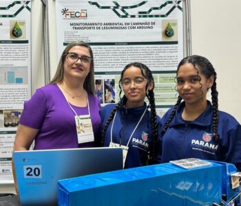 Professora Ana Paula e as estudantes Camily e Gleisiely destacam o protagonismo estudantil e a iniciação científica no Clube Pesquisa-Ação, de Inajá (Foto/arquivo pessoal) 