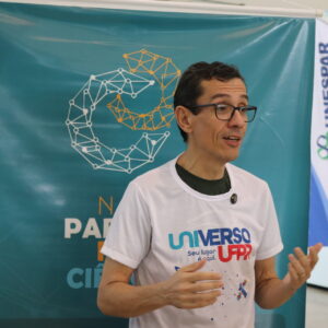 Rodrigo Arantes Reis, articulador do NAPI Paraná Faz Ciência no evento Universo UFPR 2026 (Foto/Camila Lozeckyi)