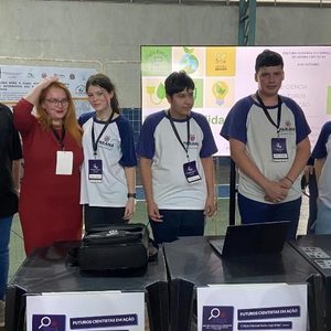 Clubistas do Clube Futuros Cientistas em Ação na exposição do evento Cultura Oceânica na Formação de Jovens Cientistas (Foto/Victor Alves)
