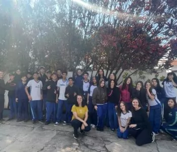 Foto do Clube de Ciências Jovens Cientistas Kennedy em um dia de visita ao clube por parte da equipe da Rede de Clubes Paraná Faz Ciência  (Foto/arquivo pessoal) 