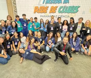 Clubistas de clubes da Unioeste reunidos para foto na I Mostra da Rede de Clubes Paraná faz Ciência (Foto/ Arquivo pessoal)